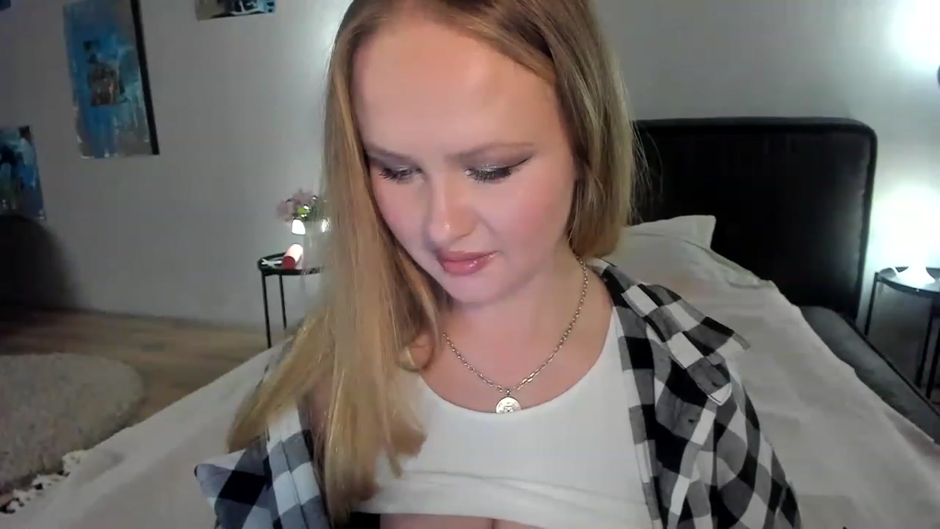 Gallery image thumbnail from F_L_E_U_R's myfreecams stream on, 06/11/2023, 21:23 image 3 of 20