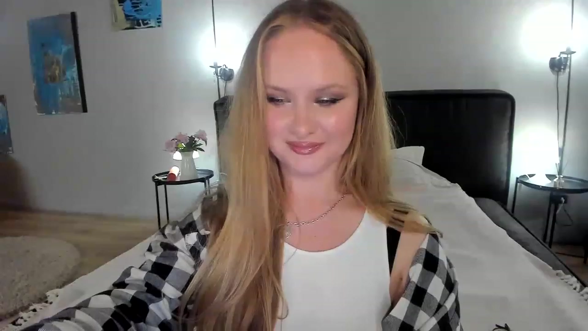 Gallery image thumbnail from F_L_E_U_R's myfreecams stream on, 06/11/2023, 21:23 image 11 of 20