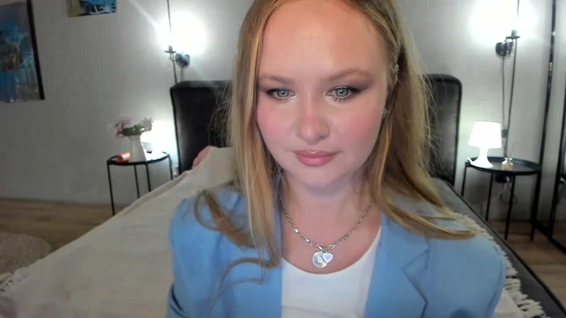 Gallery image thumbnail from F_L_E_U_R's myfreecams stream on, 06/14/2023, 22:57 image 8 of 20