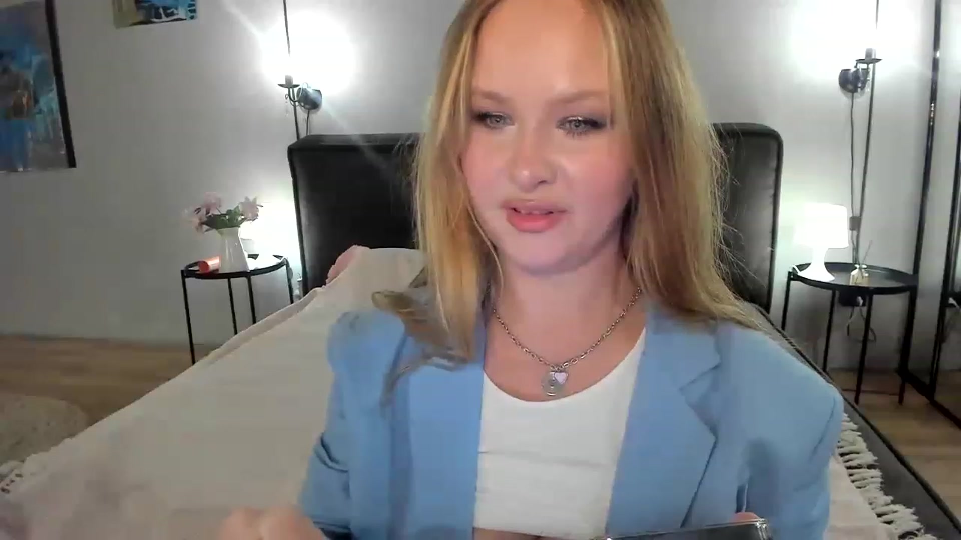 Gallery image thumbnail from F_L_E_U_R's myfreecams stream on, 06/14/2023, 22:57 image 7 of 20