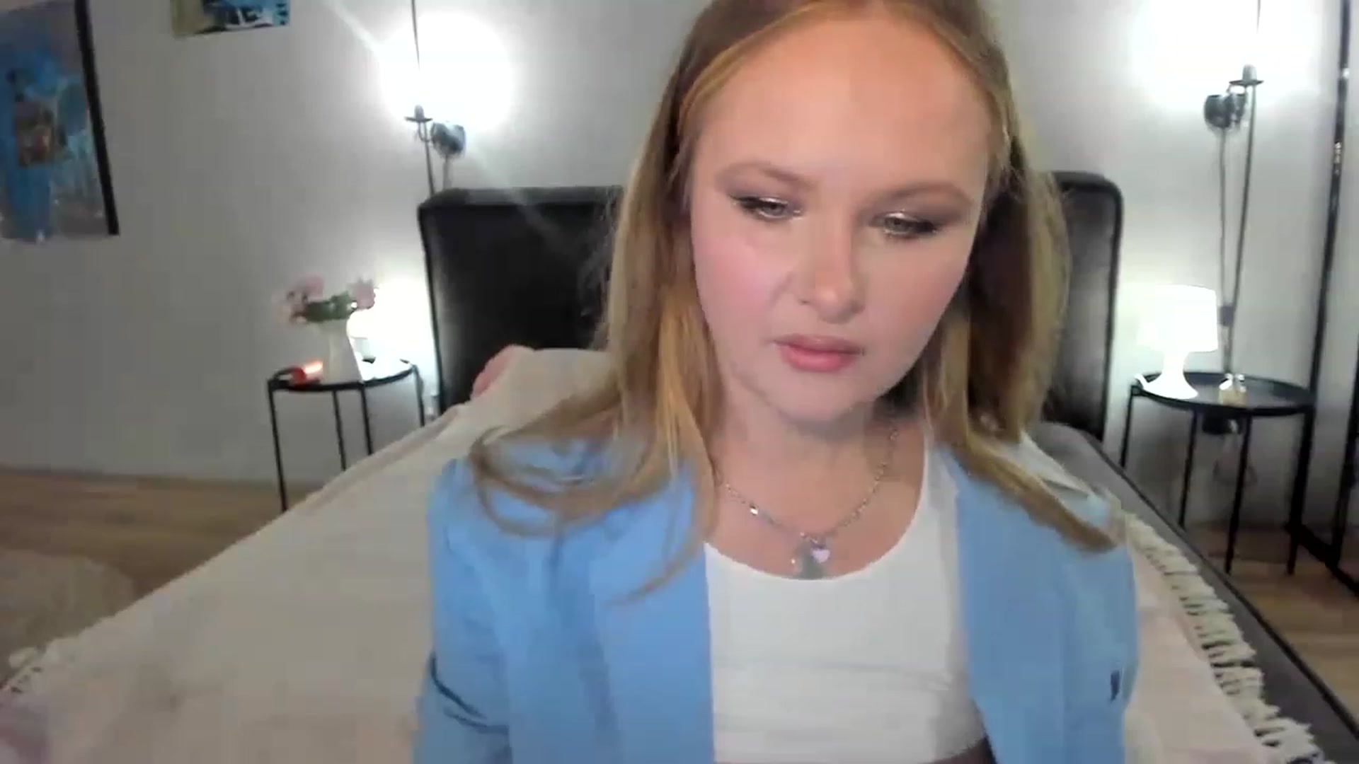 Gallery image thumbnail from F_L_E_U_R's myfreecams stream on, 06/14/2023, 22:57 image 10 of 20
