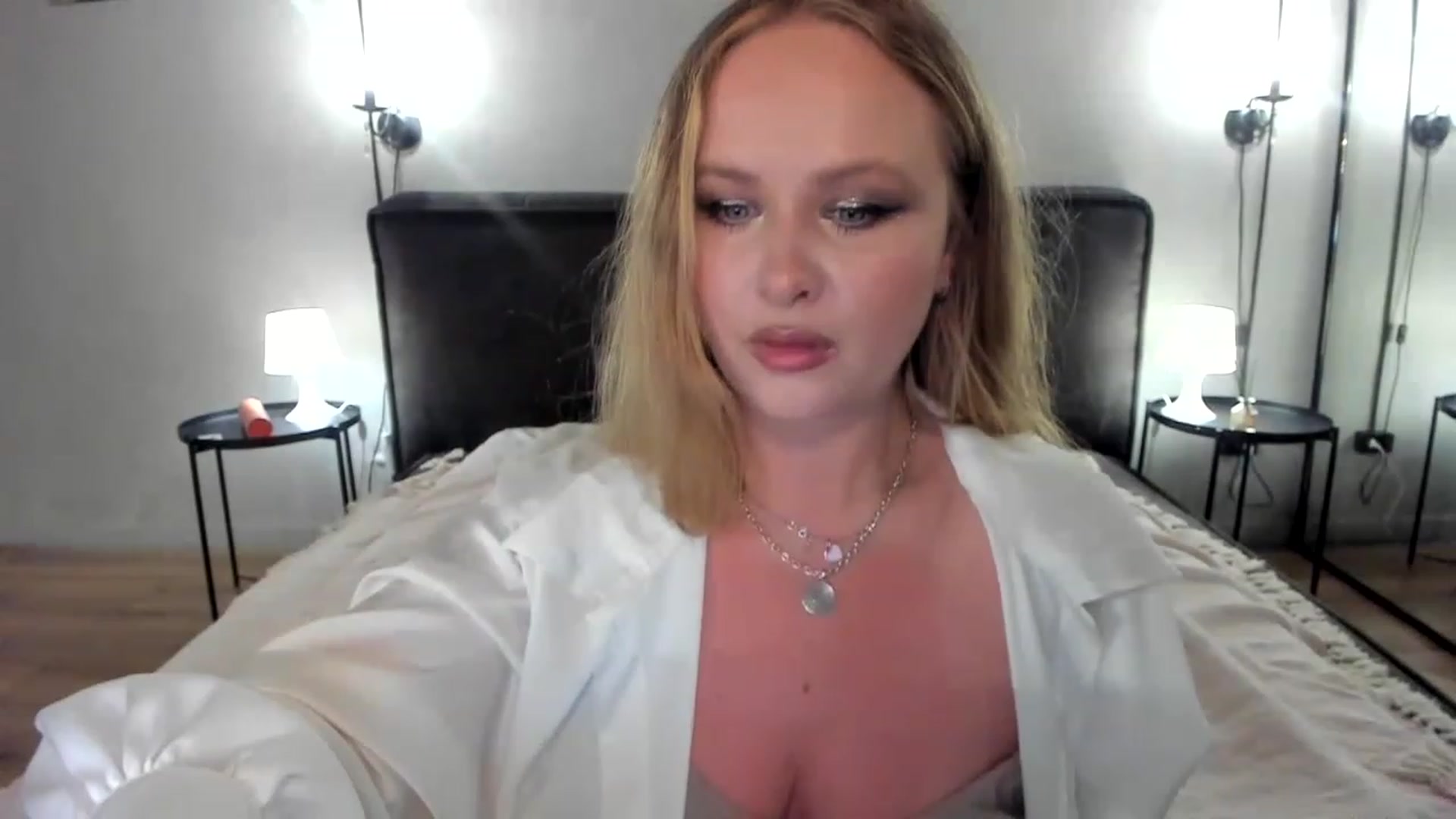 Gallery image thumbnail from F_L_E_U_R's myfreecams stream on, 06/20/2023, 21:28 image 14 of 20