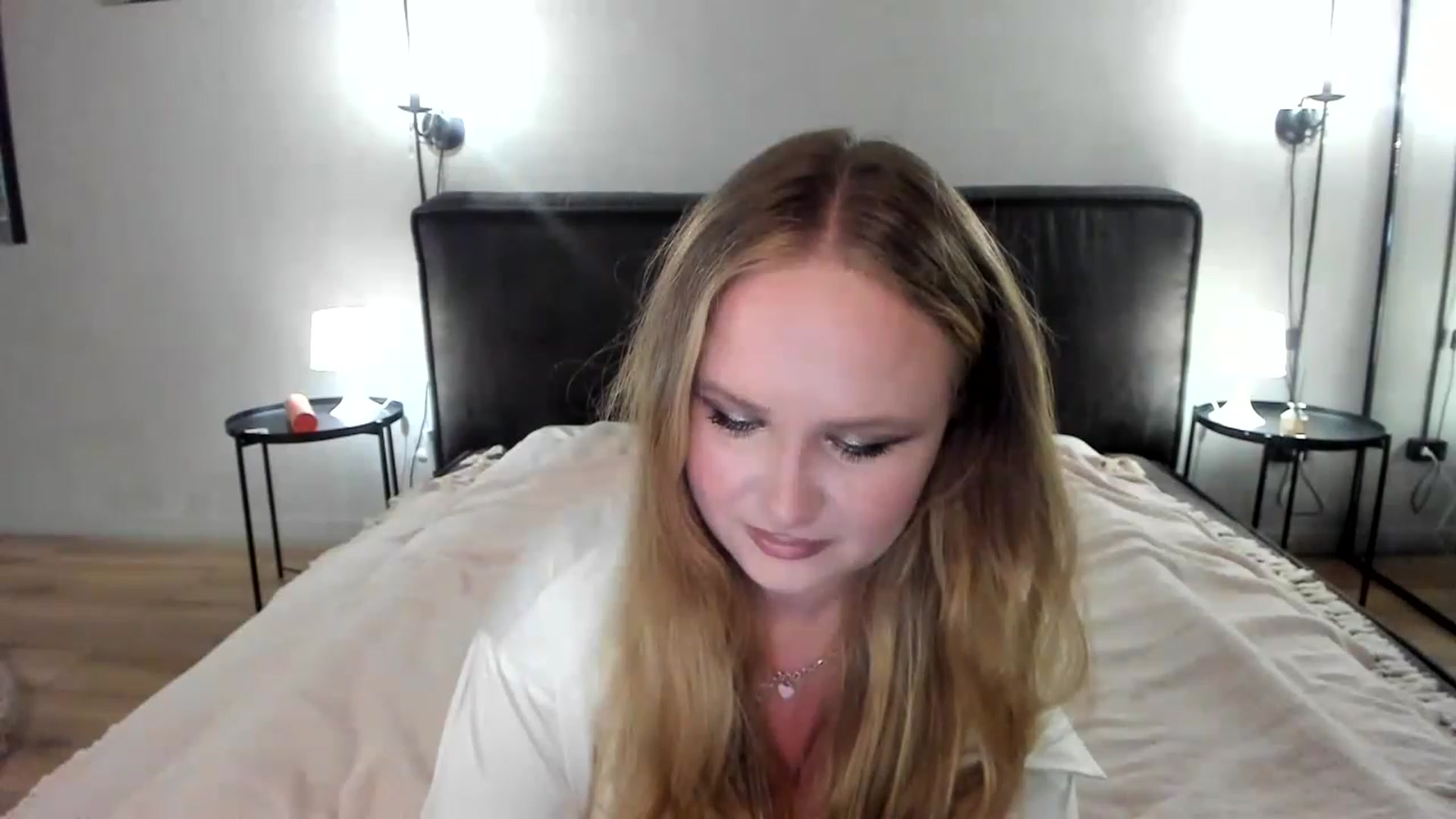 Gallery image thumbnail from F_L_E_U_R's myfreecams stream on, 06/20/2023, 21:28 image 11 of 20