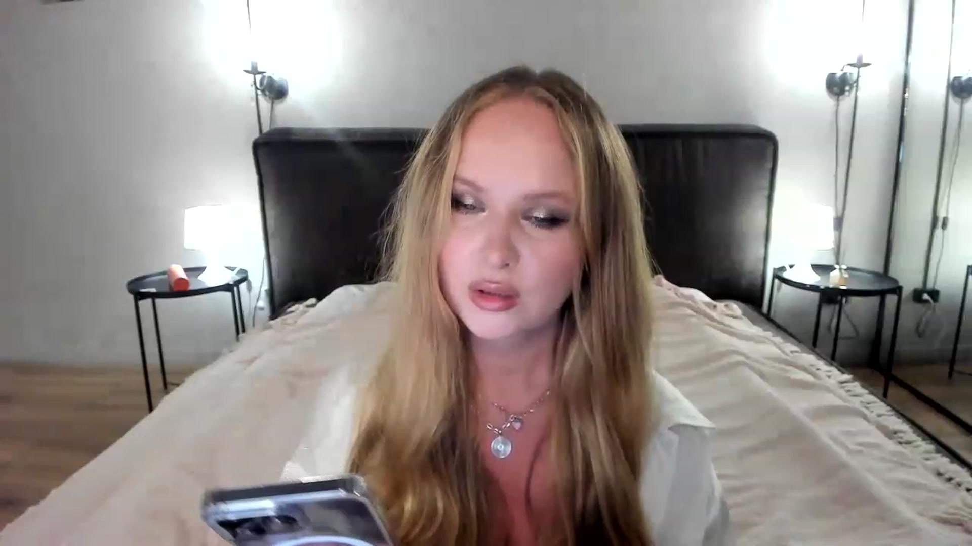 Gallery image thumbnail from F_L_E_U_R's myfreecams stream on, 06/20/2023, 21:28 image 10 of 20