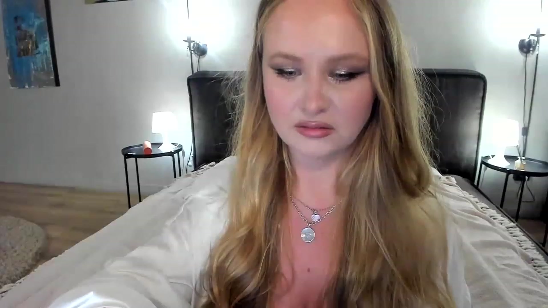 Gallery image thumbnail from F_L_E_U_R's myfreecams stream on, 06/20/2023, 21:28 image 18 of 20