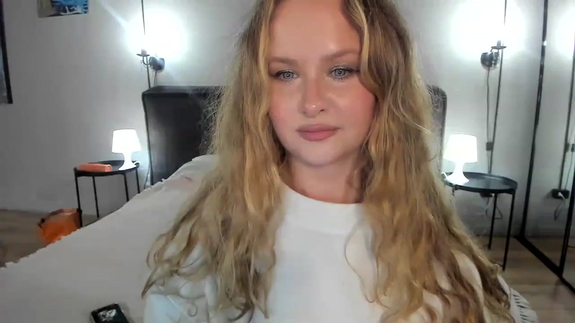 Gallery image thumbnail from F_L_E_U_R's myfreecams stream on, 06/30/2023, 22:54 image 4 of 20