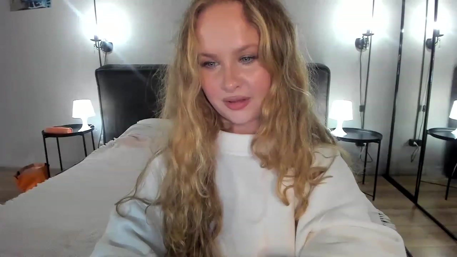 Gallery image thumbnail from F_L_E_U_R's myfreecams stream on, 06/30/2023, 22:54 image 7 of 20
