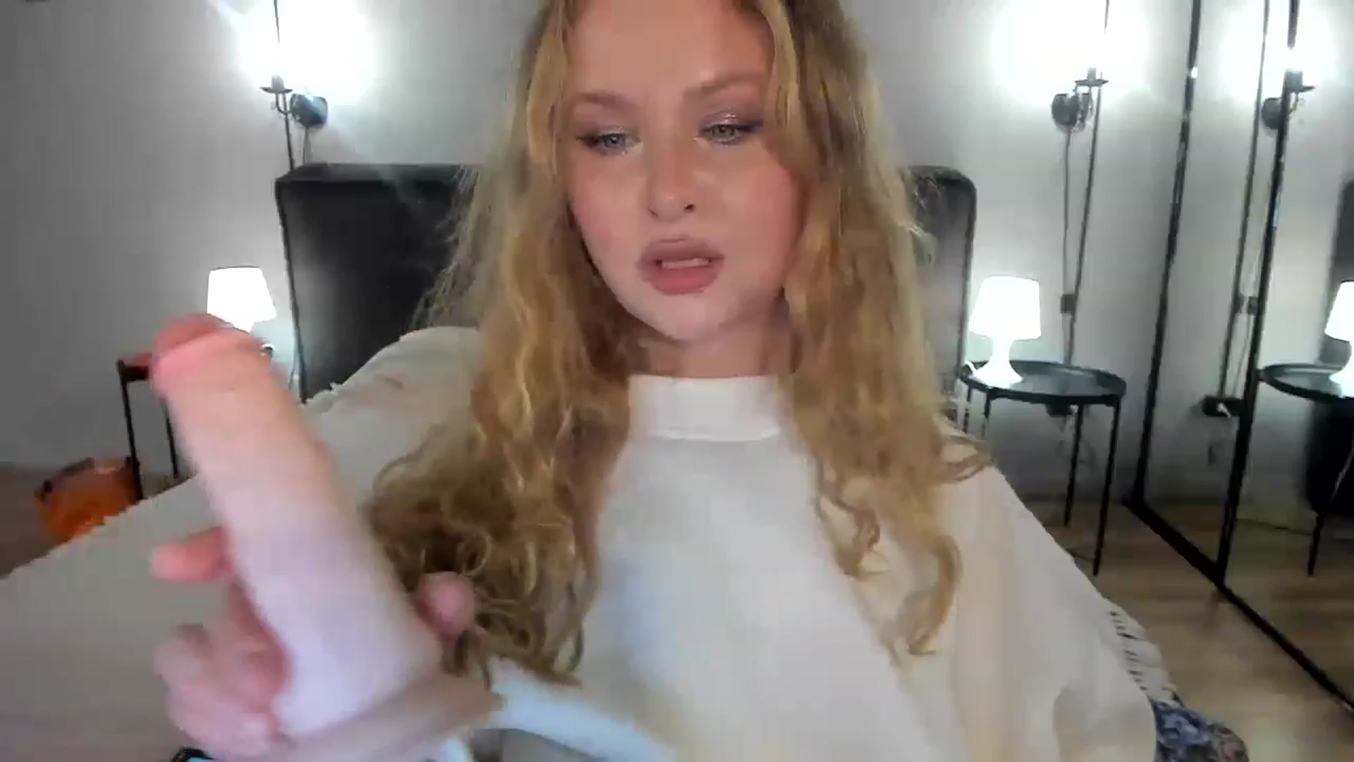 Gallery image thumbnail from F_L_E_U_R's myfreecams stream on, 06/30/2023, 22:54 image 8 of 20