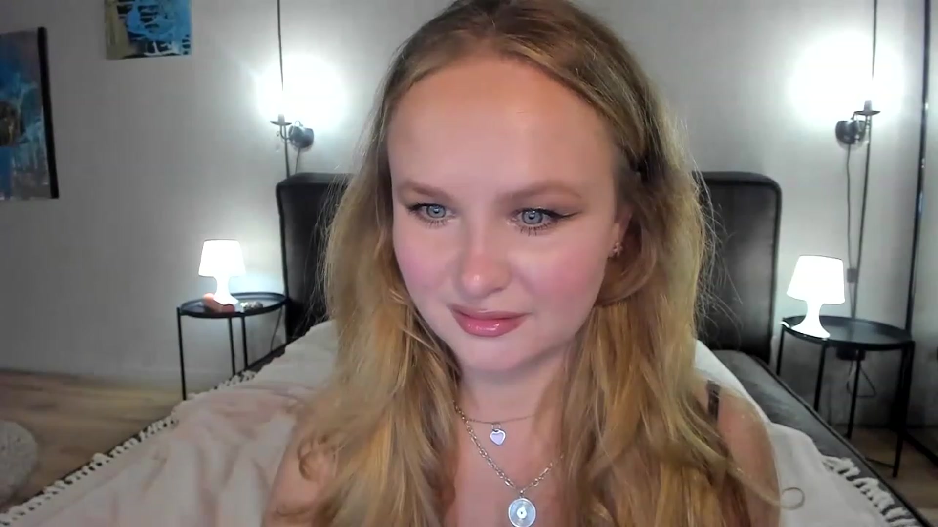 Gallery image thumbnail from F_L_E_U_R's myfreecams stream on, 07/01/2023, 22:40 image 11 of 20