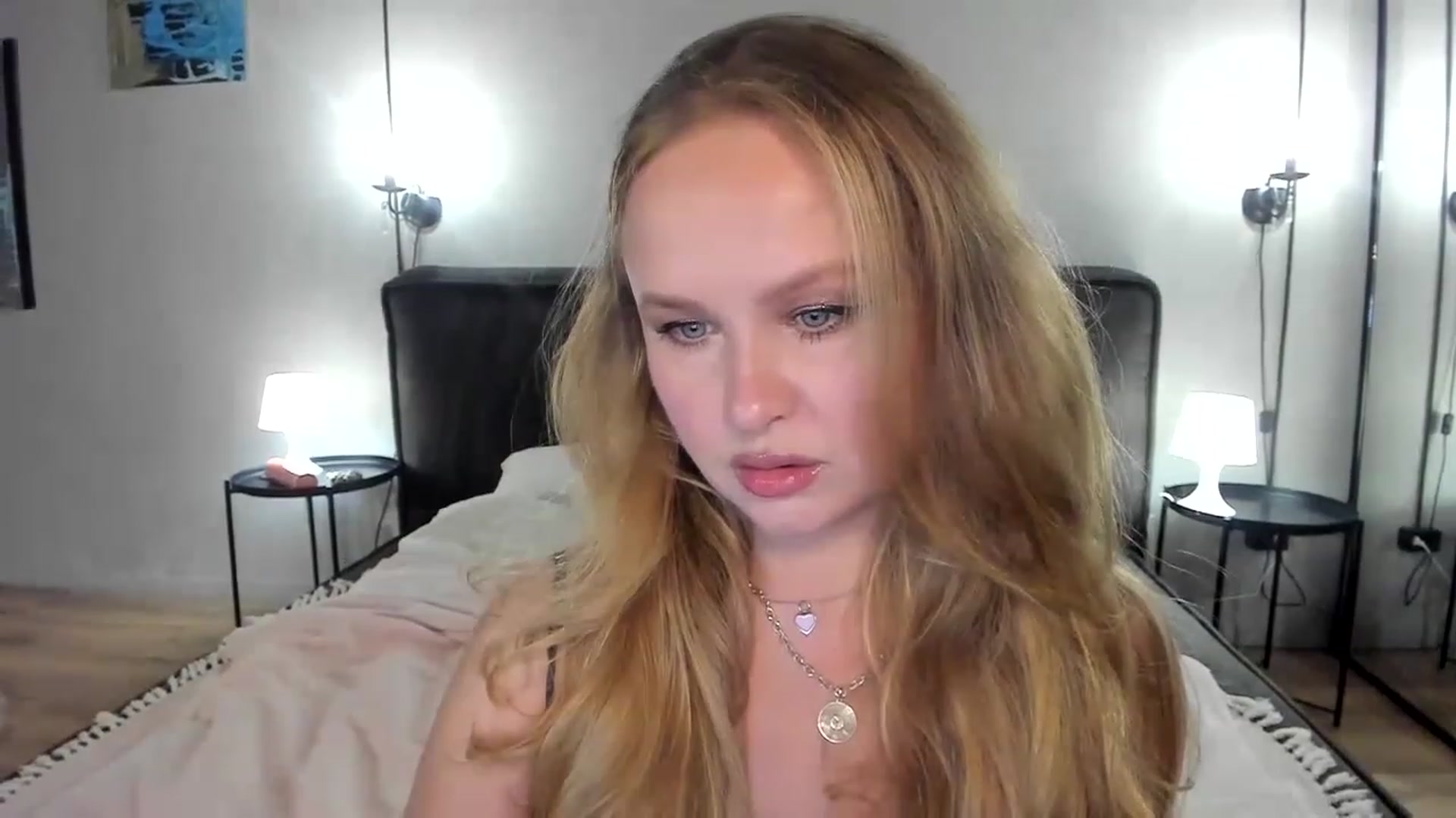 Gallery image thumbnail from F_L_E_U_R's myfreecams stream on, 07/01/2023, 22:40 image 7 of 20