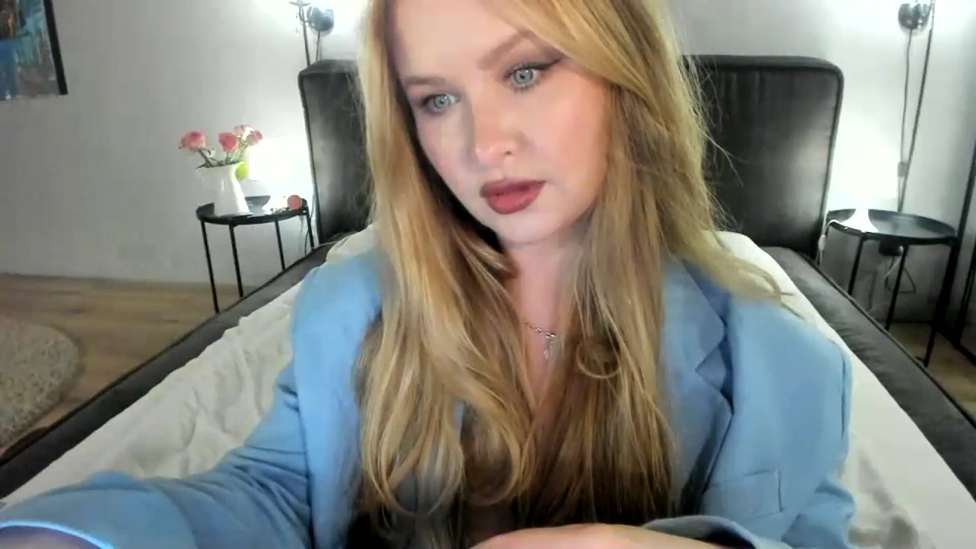 Gallery image thumbnail from F_L_E_U_R's myfreecams stream on, 07/03/2023, 21:43 image 6 of 20