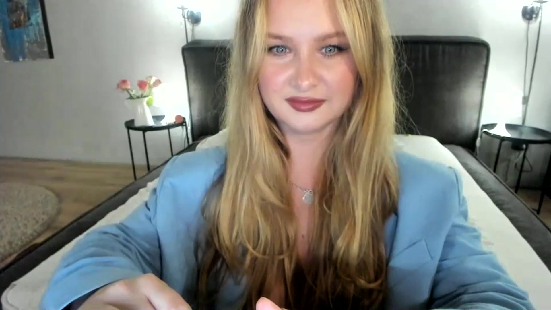 Gallery image thumbnail from F_L_E_U_R's myfreecams stream on, 07/03/2023, 21:43 image 9 of 20
