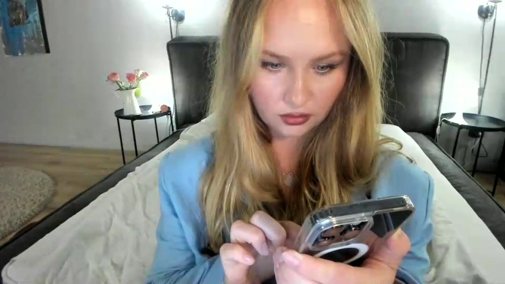 Gallery image thumbnail from F_L_E_U_R's myfreecams stream on, 07/03/2023, 21:43 image 7 of 20