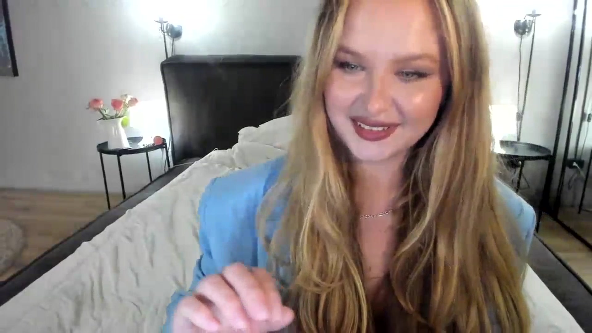Gallery image thumbnail from F_L_E_U_R's myfreecams stream on, 07/03/2023, 22:47 image 5 of 20