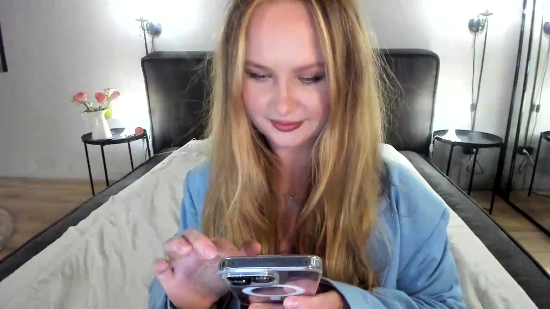 Gallery image thumbnail from F_L_E_U_R's myfreecams stream on, 07/03/2023, 22:47 image 8 of 20