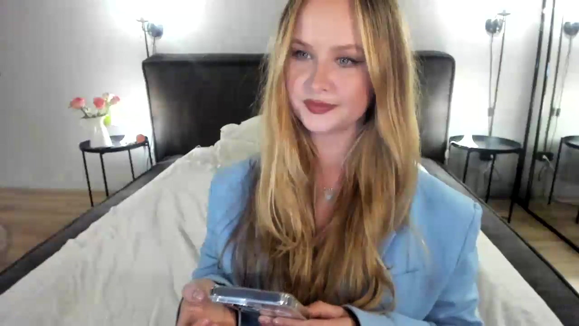 Gallery image thumbnail from F_L_E_U_R's myfreecams stream on, 07/03/2023, 22:47 image 19 of 20