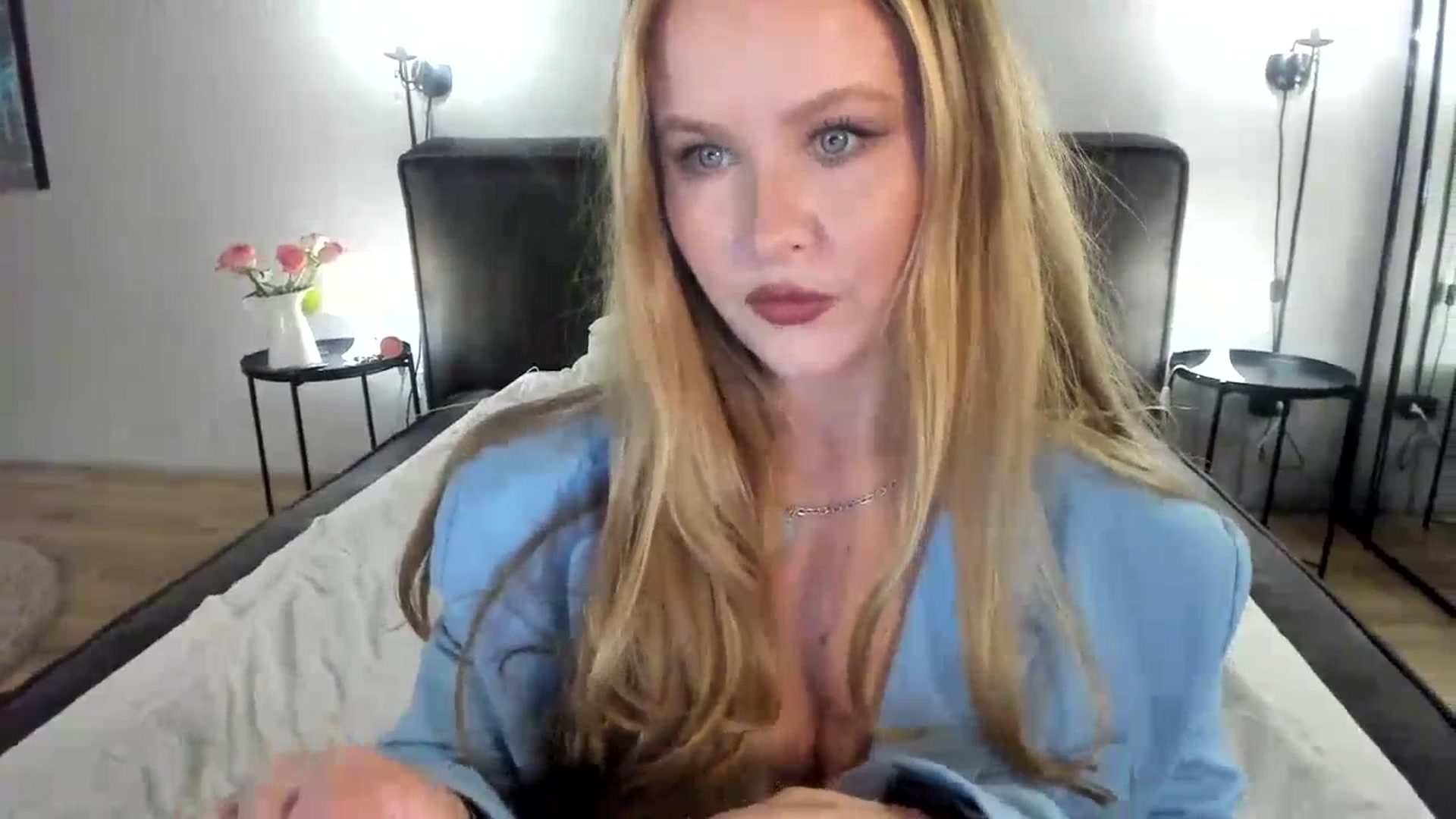 Gallery image thumbnail from F_L_E_U_R's myfreecams stream on, 07/03/2023, 22:47 image 3 of 20