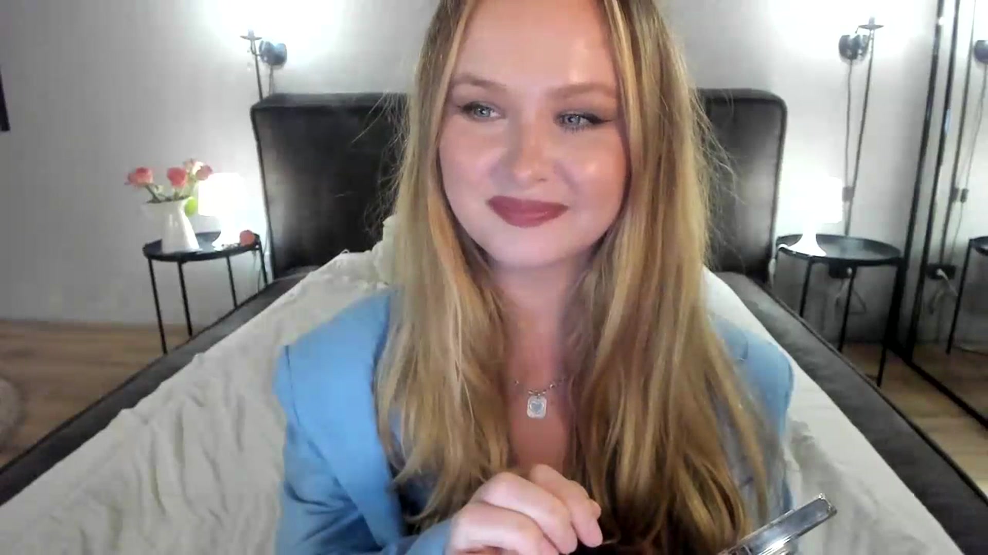 Gallery image thumbnail from F_L_E_U_R's myfreecams stream on, 07/03/2023, 22:47 image 6 of 20