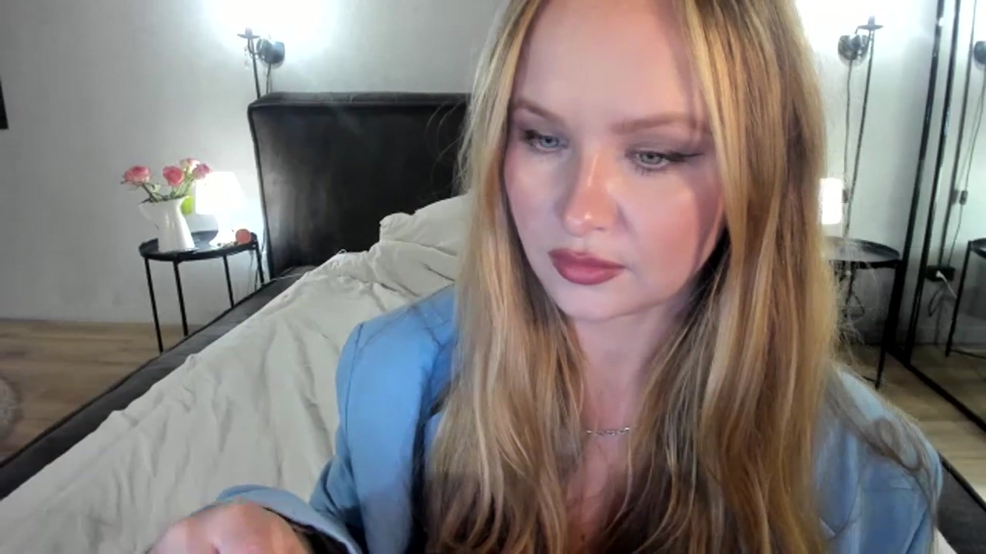 Gallery image thumbnail from F_L_E_U_R's myfreecams stream on, 07/03/2023, 23:20 image 17 of 20