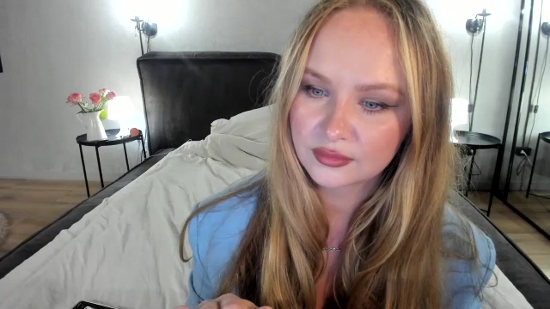 Gallery image thumbnail from F_L_E_U_R's myfreecams stream on, 07/03/2023, 23:20 image 5 of 20