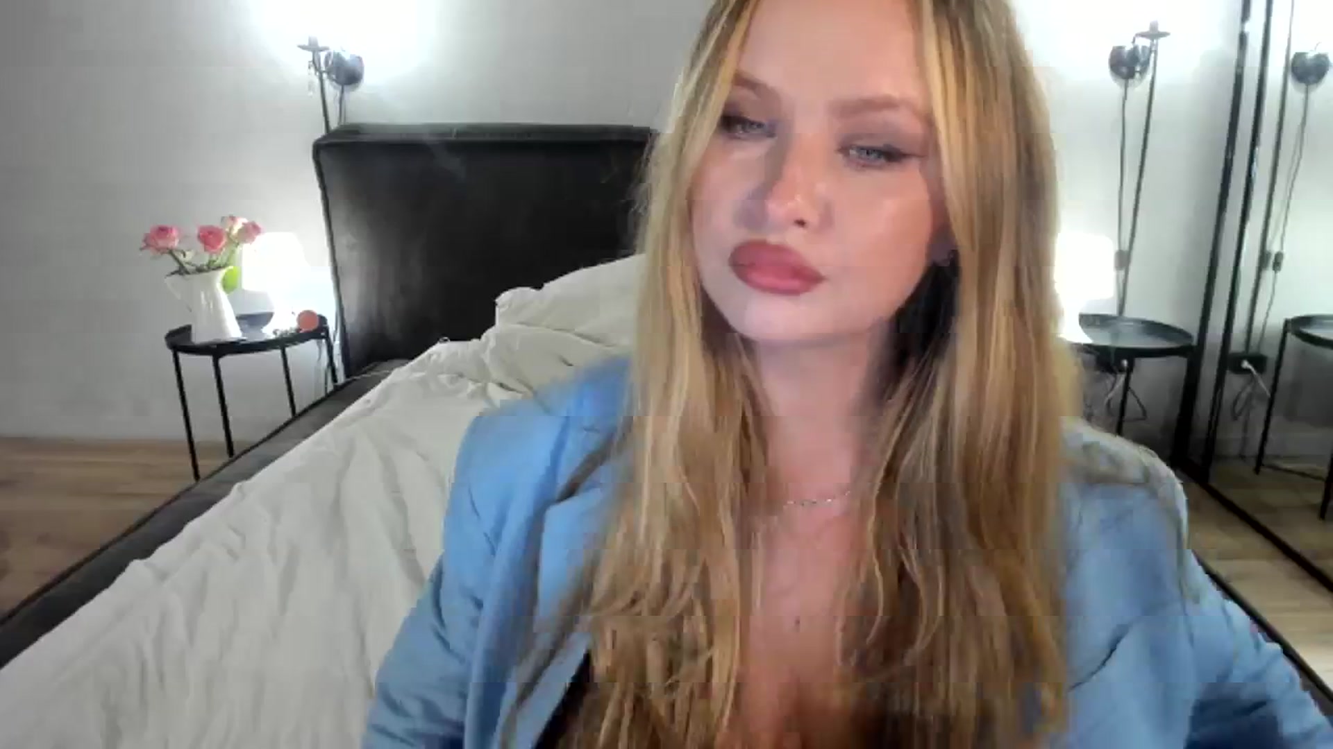 Gallery image thumbnail from F_L_E_U_R's myfreecams stream on, 07/03/2023, 23:20 image 15 of 20