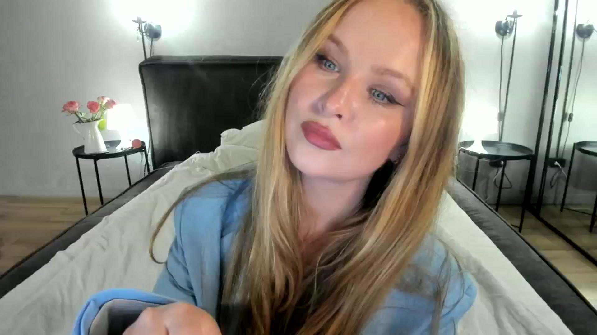 Gallery image thumbnail from F_L_E_U_R's myfreecams stream on, 07/03/2023, 23:20 image 9 of 20