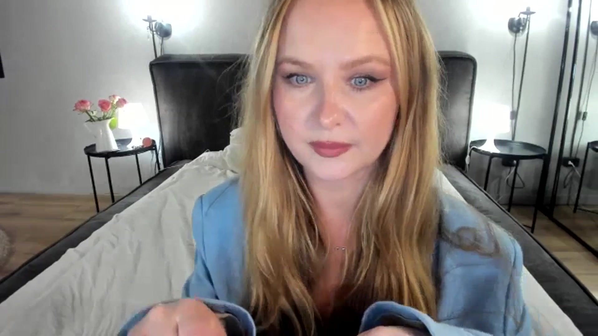 Gallery image thumbnail from F_L_E_U_R's myfreecams stream on, 07/03/2023, 23:20 image 16 of 20
