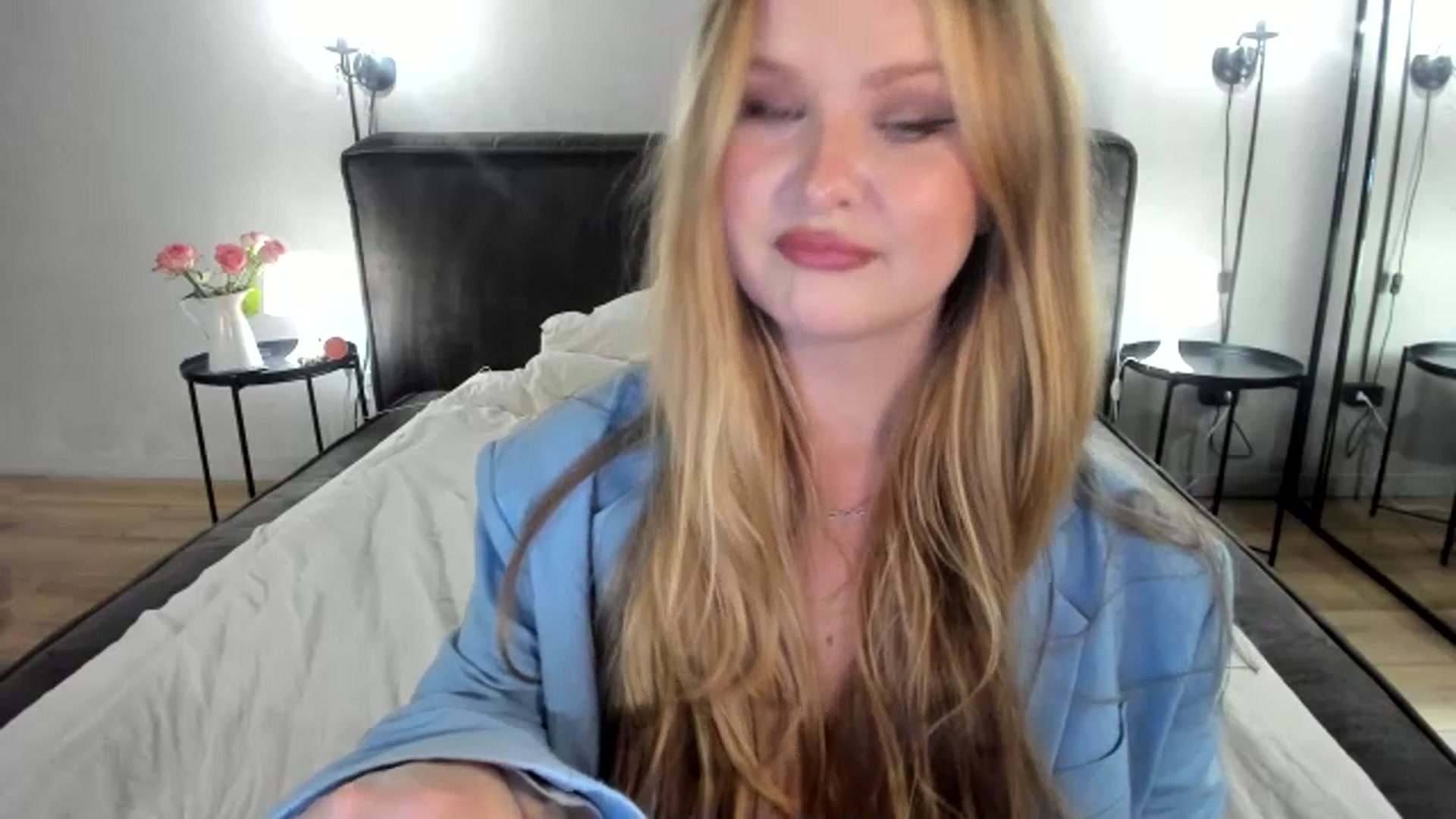 Gallery image thumbnail from F_L_E_U_R's myfreecams stream on, 07/03/2023, 23:20 image 14 of 20