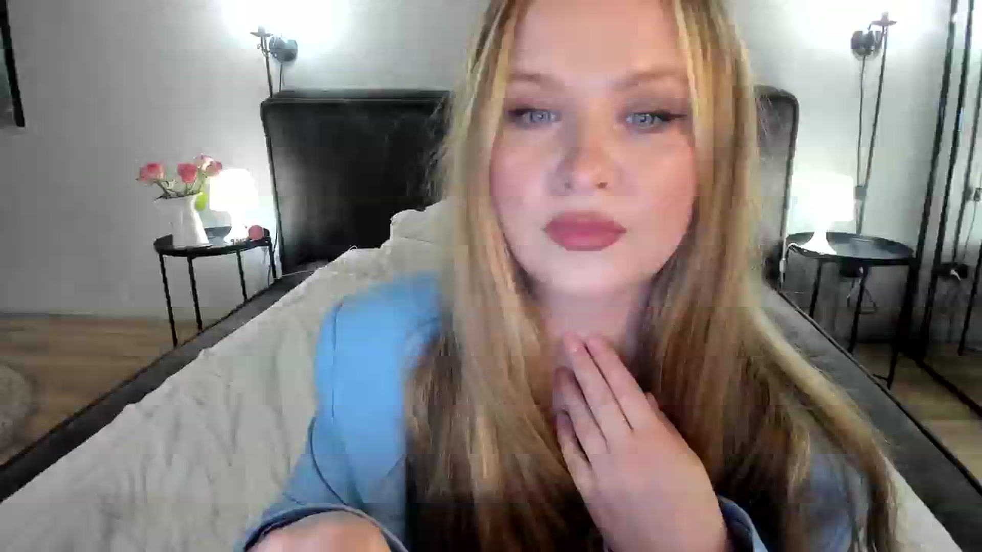 Gallery image thumbnail from F_L_E_U_R's myfreecams stream on, 07/03/2023, 23:20 image 19 of 20