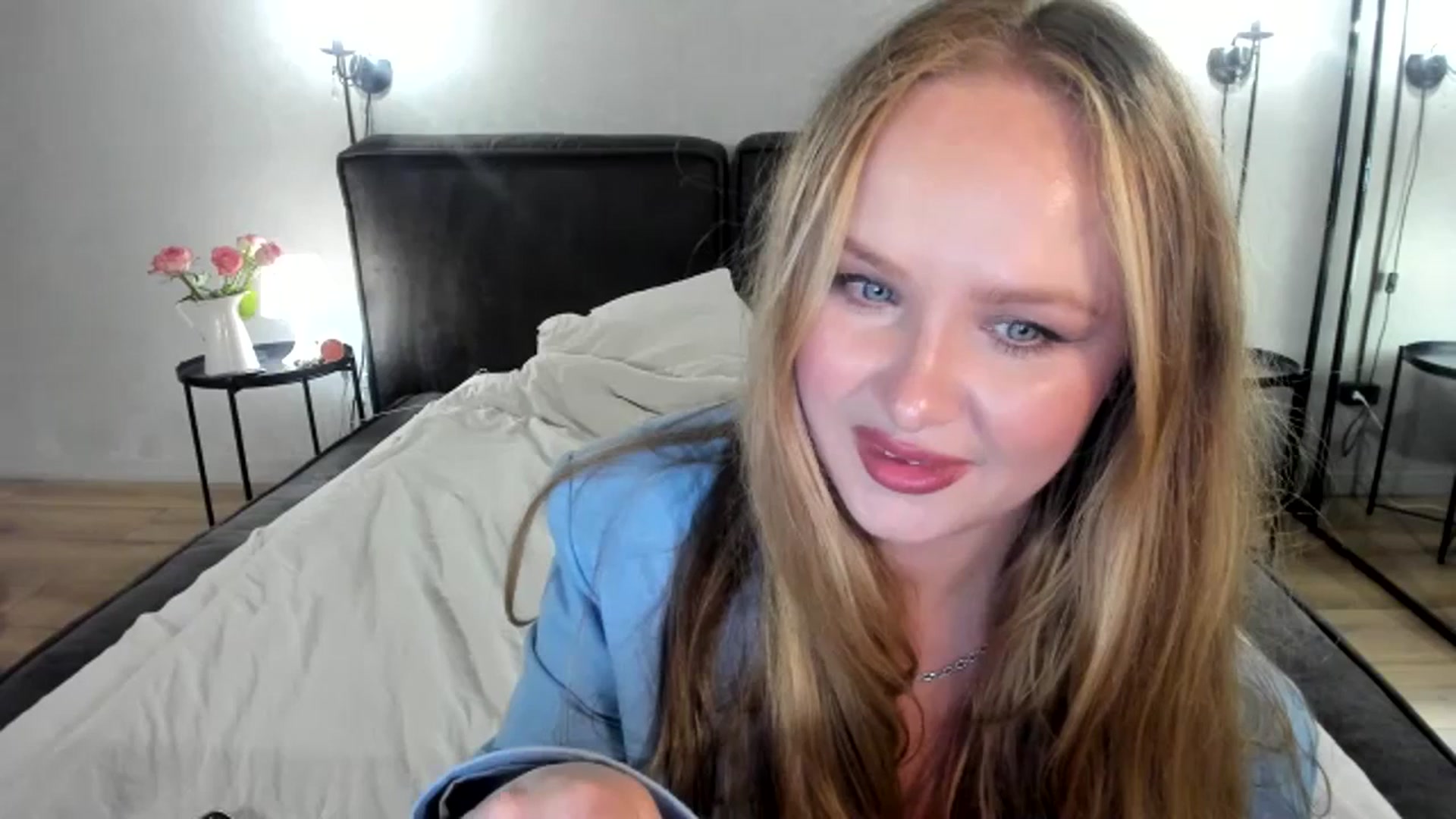 Gallery image thumbnail from F_L_E_U_R's myfreecams stream on, 07/03/2023, 23:20 image 6 of 20