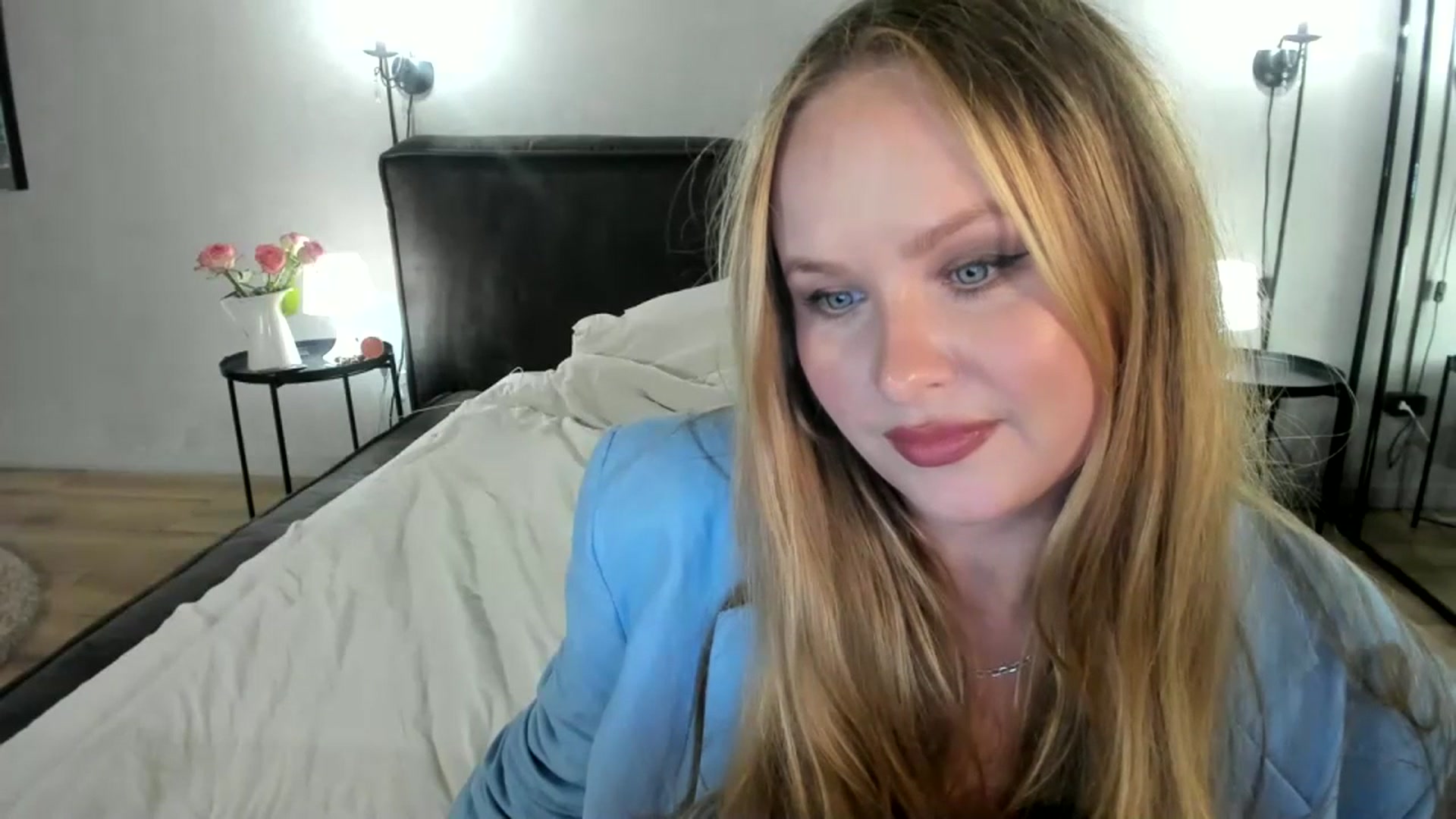 Gallery image thumbnail from F_L_E_U_R's myfreecams stream on, 07/03/2023, 23:20 image 18 of 20