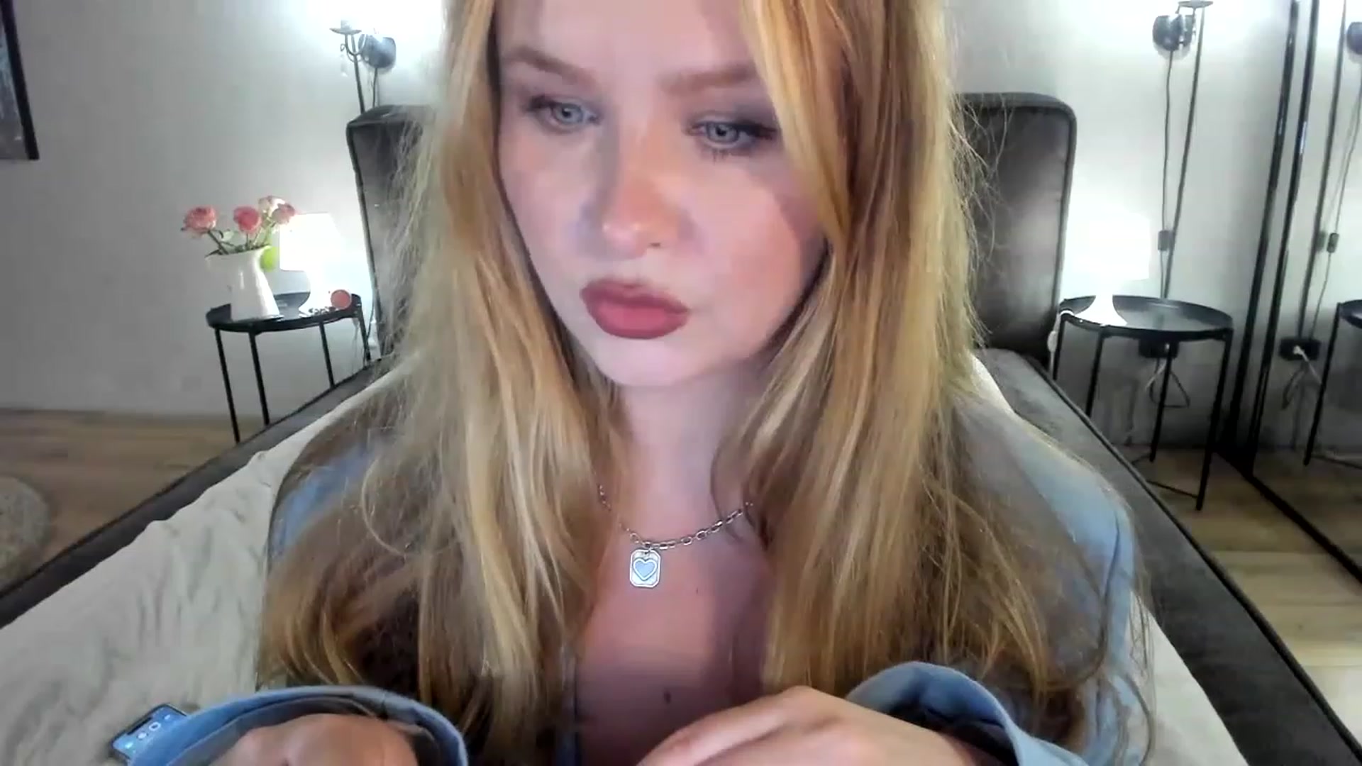 Gallery image thumbnail from F_L_E_U_R's myfreecams stream on, 07/04/2023, 24:51 image 5 of 20