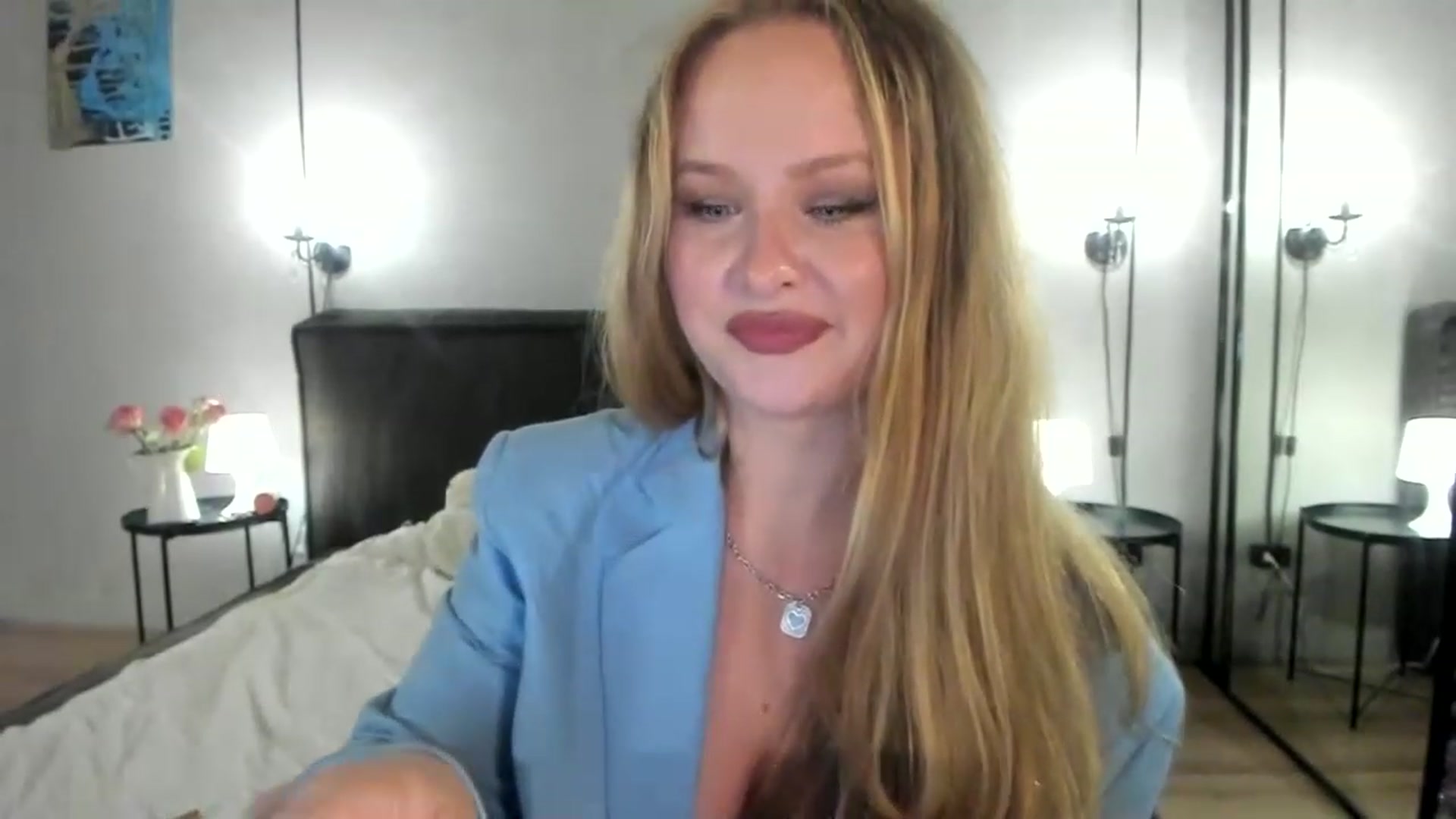 Gallery image thumbnail from F_L_E_U_R's myfreecams stream on, 07/04/2023, 24:51 image 17 of 20
