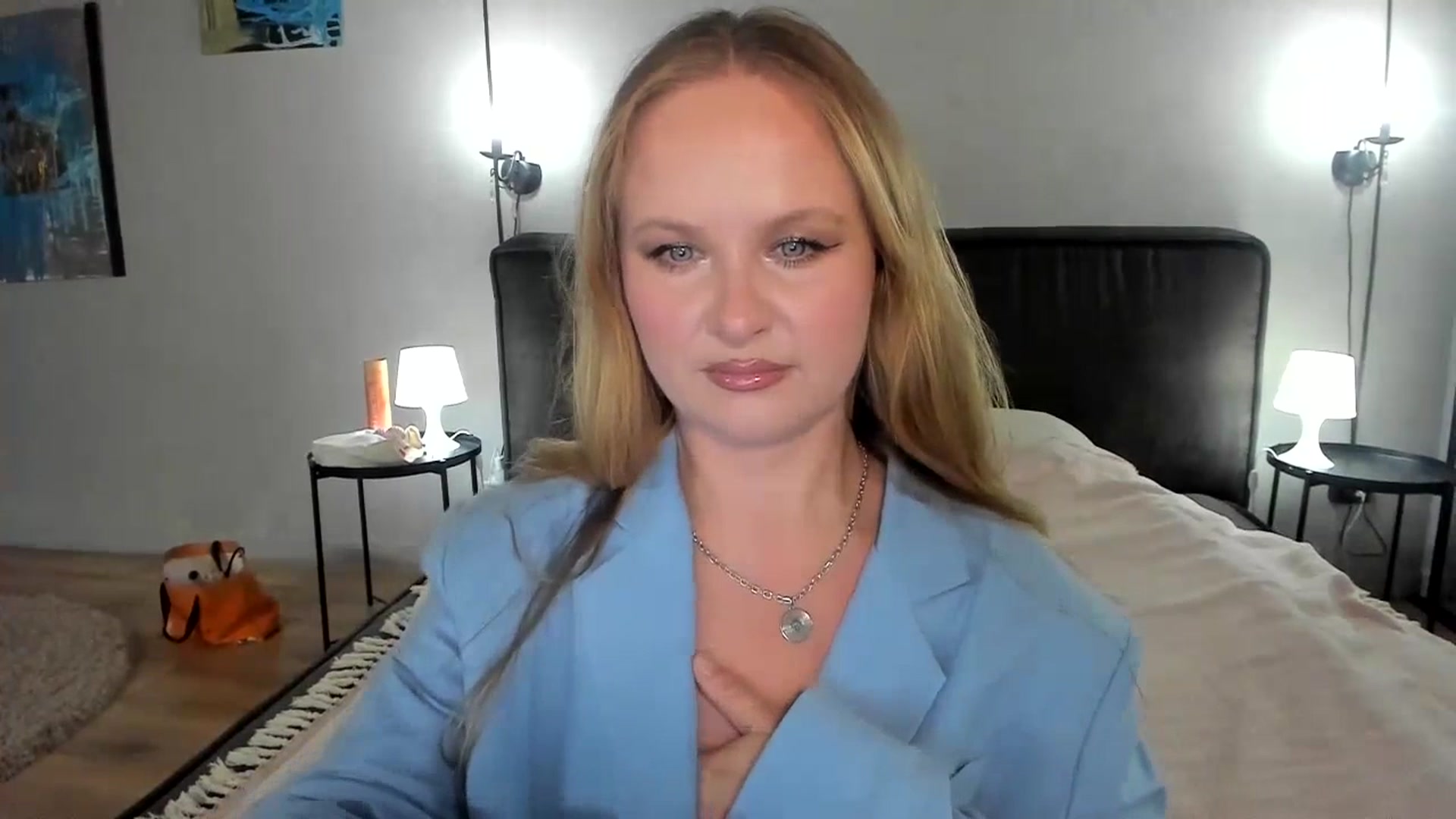 Gallery image thumbnail from F_L_E_U_R's myfreecams stream on, 07/13/2023, 22:59 image 19 of 20