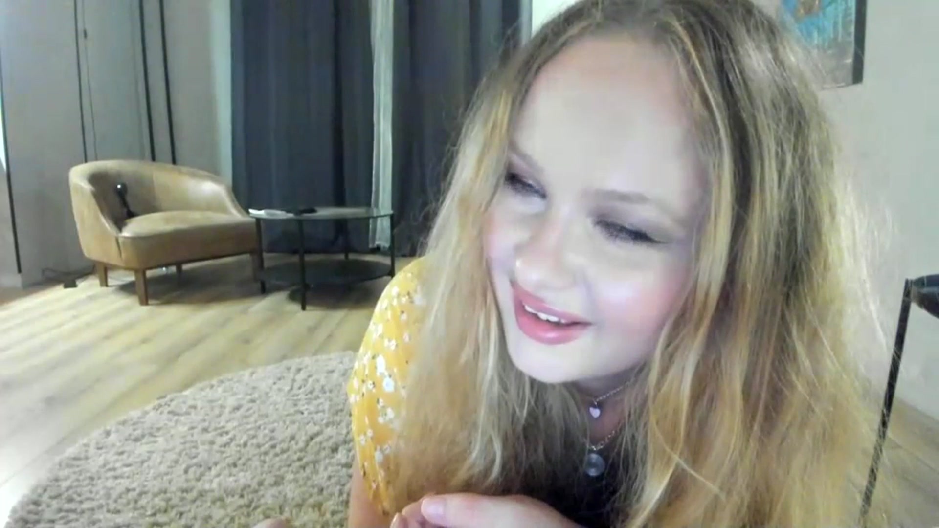 Gallery image thumbnail from F_L_E_U_R's myfreecams stream on, 07/18/2023, 20:00 image 16 of 20