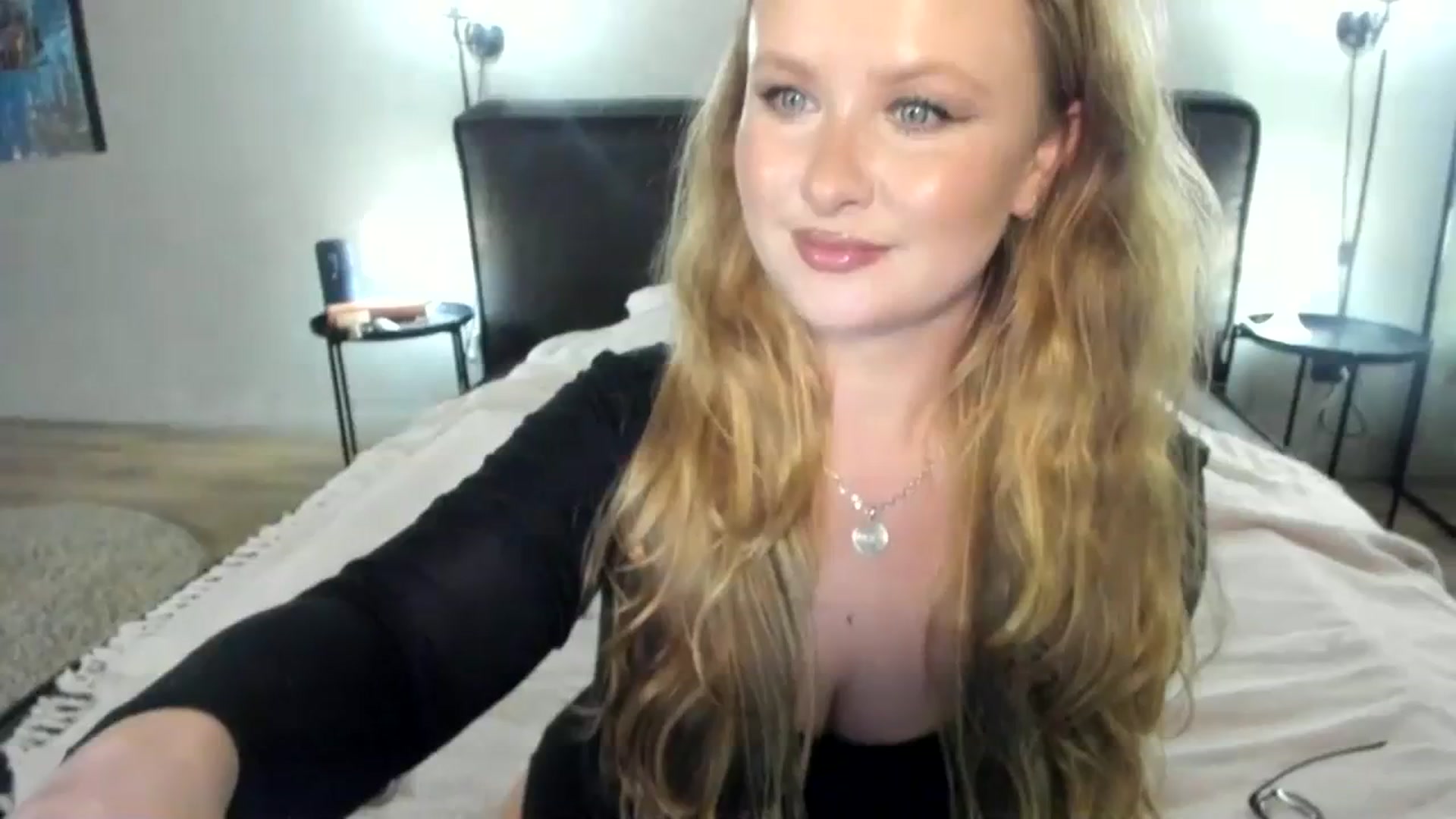 Gallery image thumbnail from F_L_E_U_R's myfreecams stream on, 07/30/2023, 22:42 image 1 of 20
