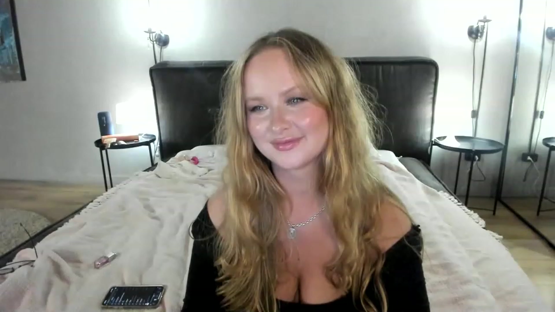 Gallery image thumbnail from F_L_E_U_R's myfreecams stream on, 07/31/2023, 24:01 image 20 of 20
