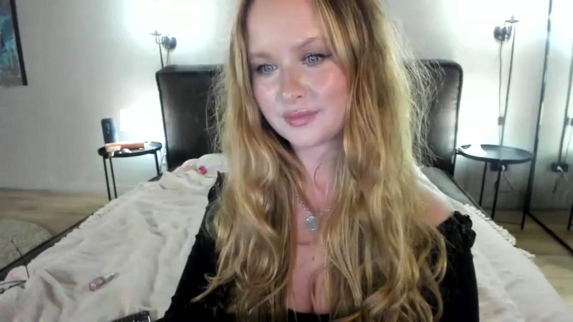 Gallery image thumbnail from F_L_E_U_R's myfreecams stream on, 07/31/2023, 24:01 image 2 of 20