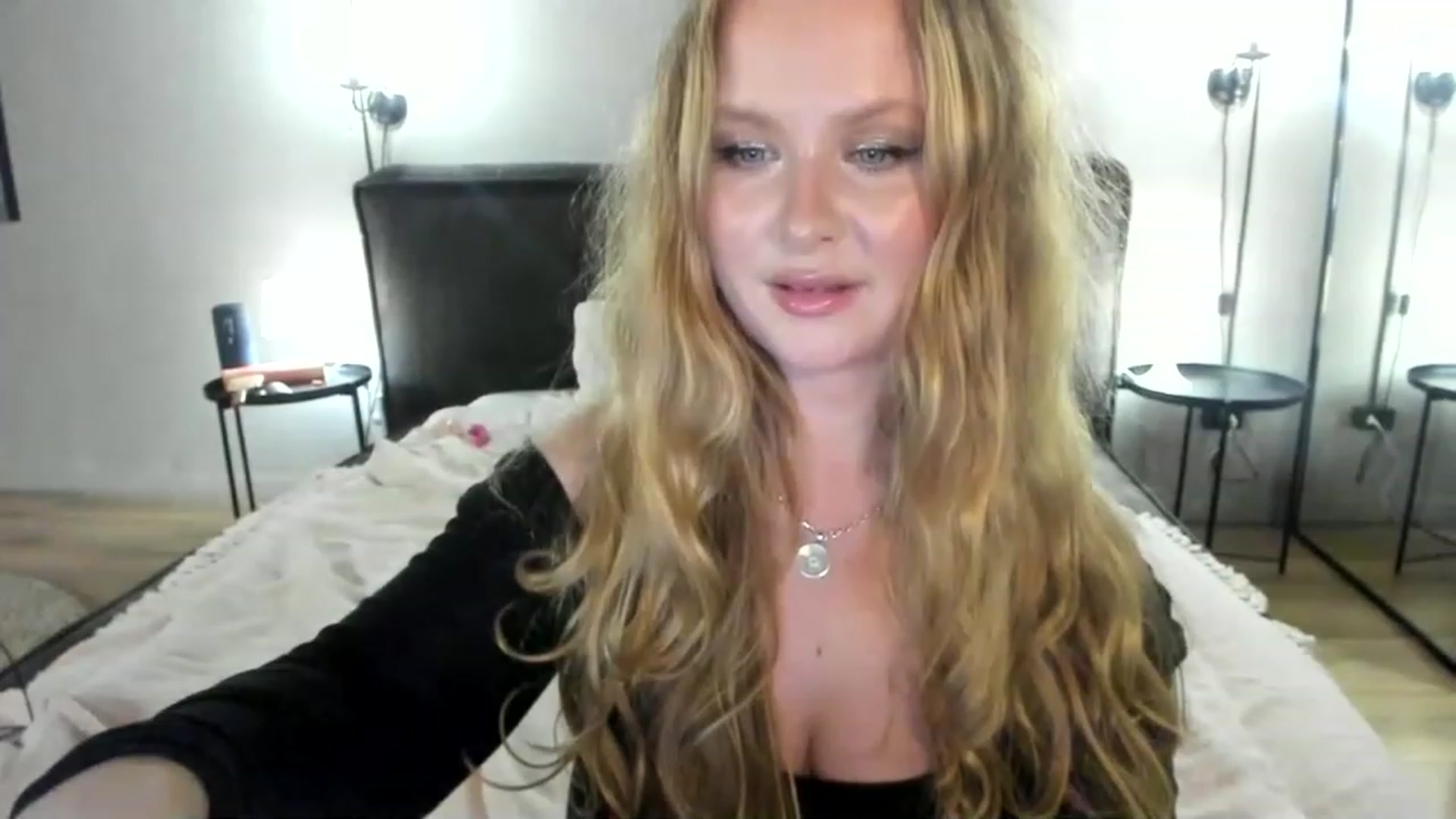 Gallery image thumbnail from F_L_E_U_R's myfreecams stream on, 07/31/2023, 24:01 image 1 of 20