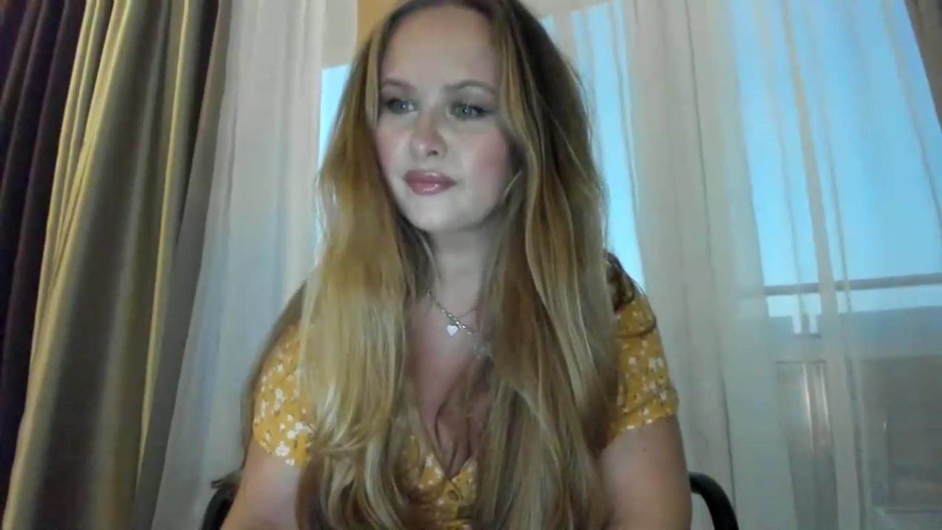 Gallery image thumbnail from F_L_E_U_R's myfreecams stream on, 08/08/2023, 18:14 image 4 of 20
