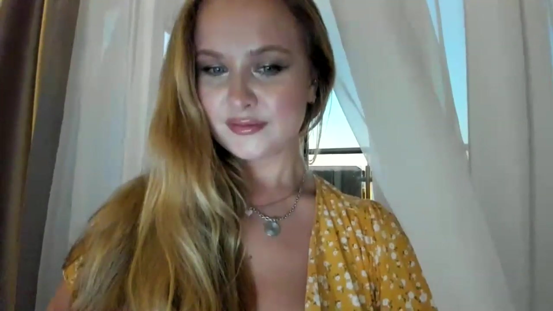 Gallery image thumbnail from F_L_E_U_R's myfreecams stream on, 08/08/2023, 18:14 image 3 of 20