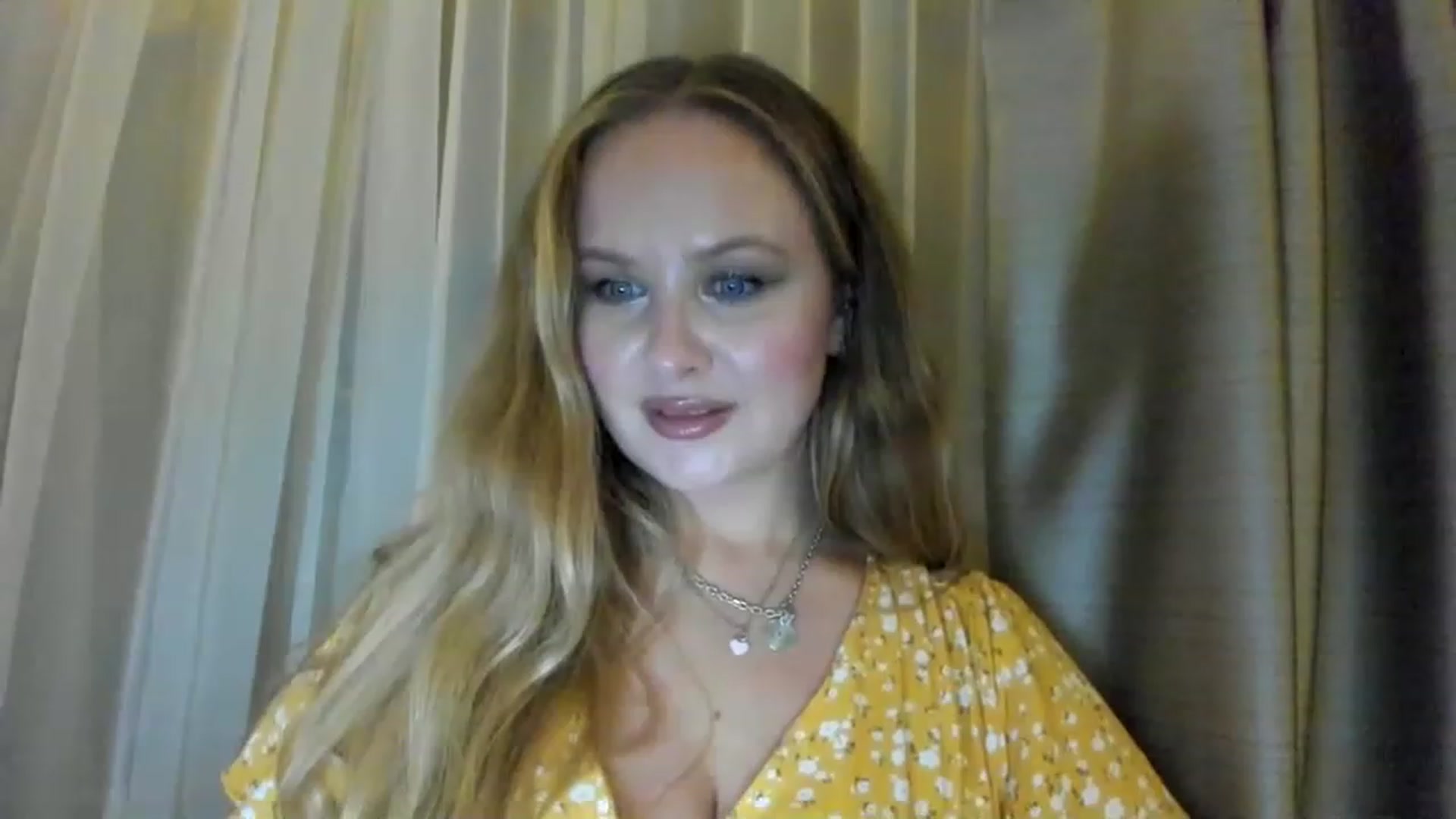 Gallery image thumbnail from F_L_E_U_R's myfreecams stream on, 08/08/2023, 20:43 image 7 of 20