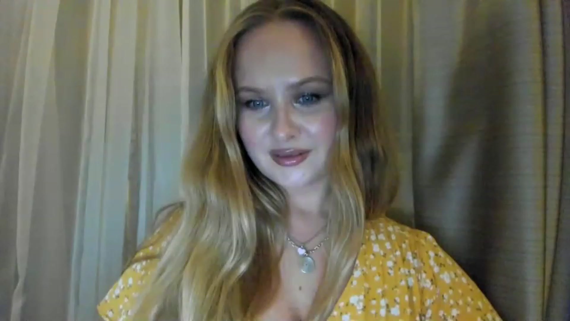 Gallery image thumbnail from F_L_E_U_R's myfreecams stream on, 08/08/2023, 20:43 image 4 of 20