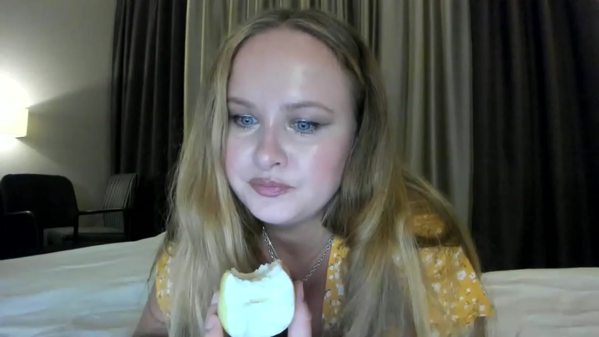Gallery image thumbnail from F_L_E_U_R's myfreecams stream on, 08/08/2023, 20:43 image 19 of 20