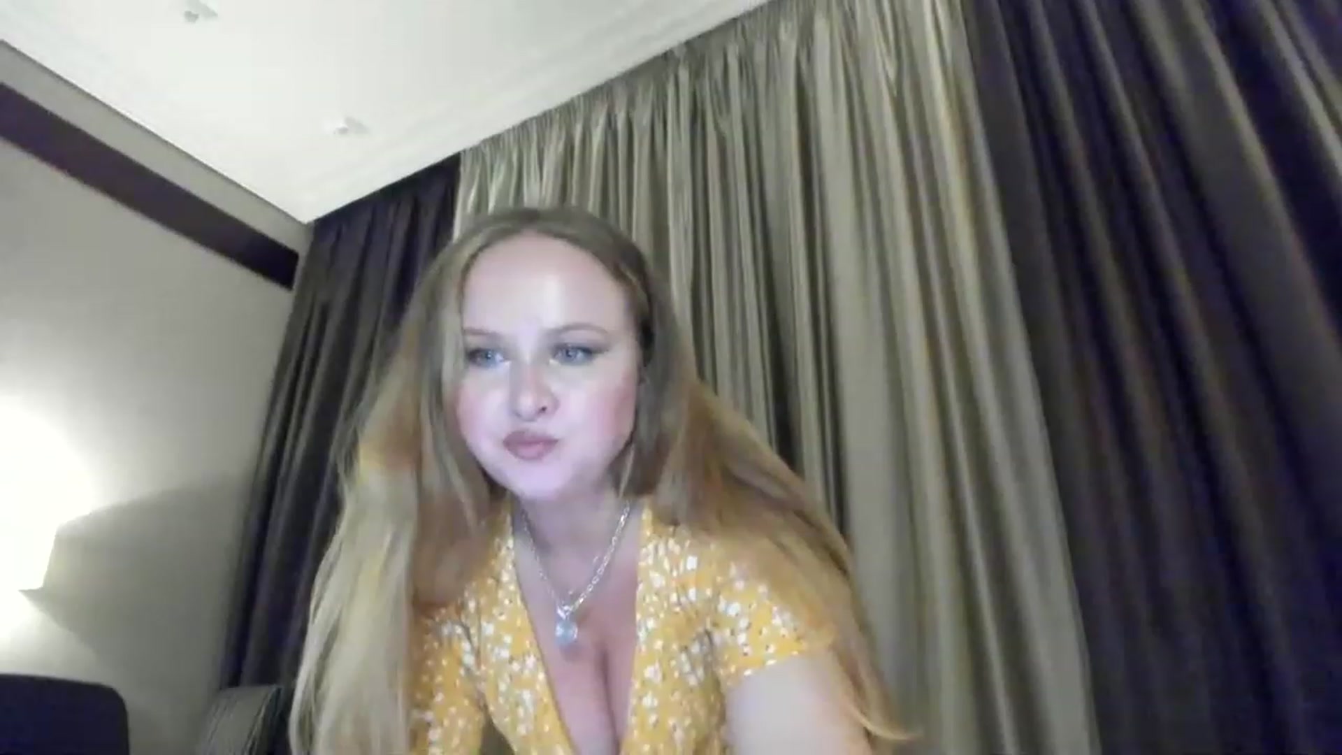 Gallery image thumbnail from F_L_E_U_R's myfreecams stream on, 08/08/2023, 20:43 image 18 of 20