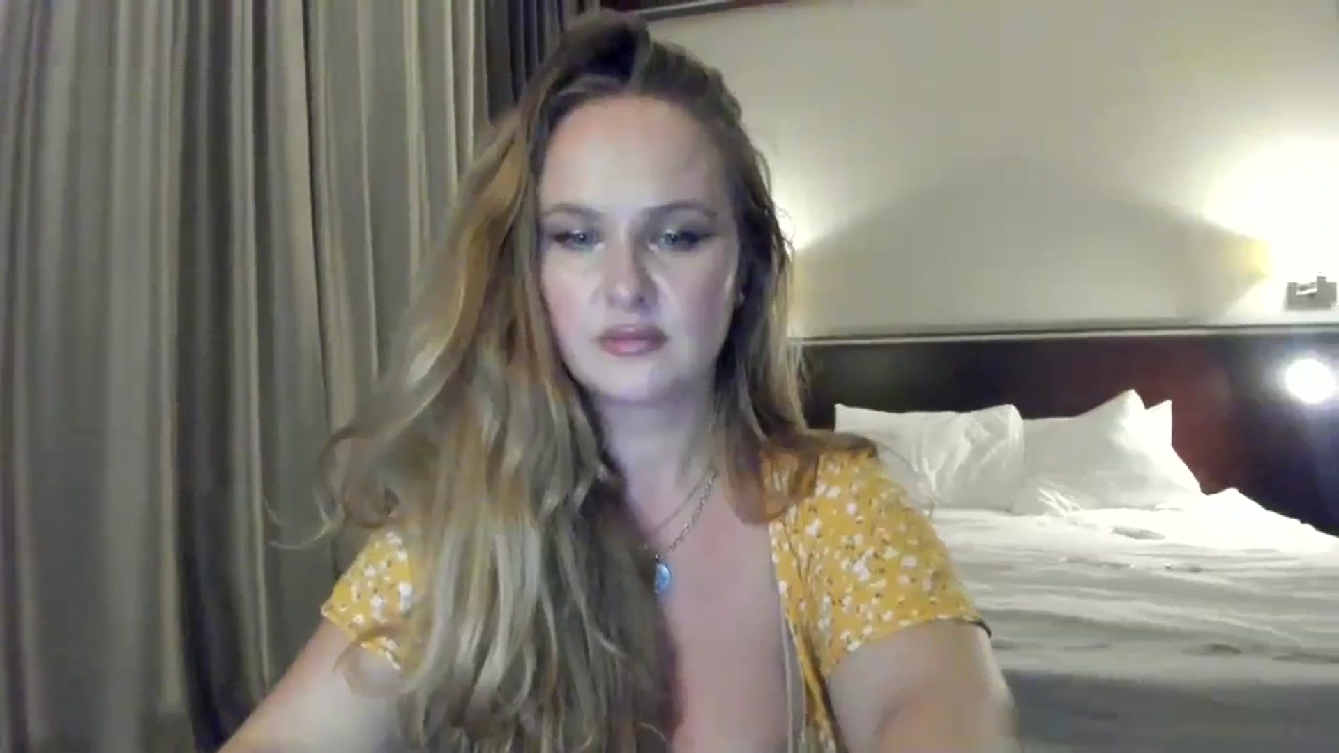 Gallery image thumbnail from F_L_E_U_R's myfreecams stream on, 08/08/2023, 21:35 image 8 of 20