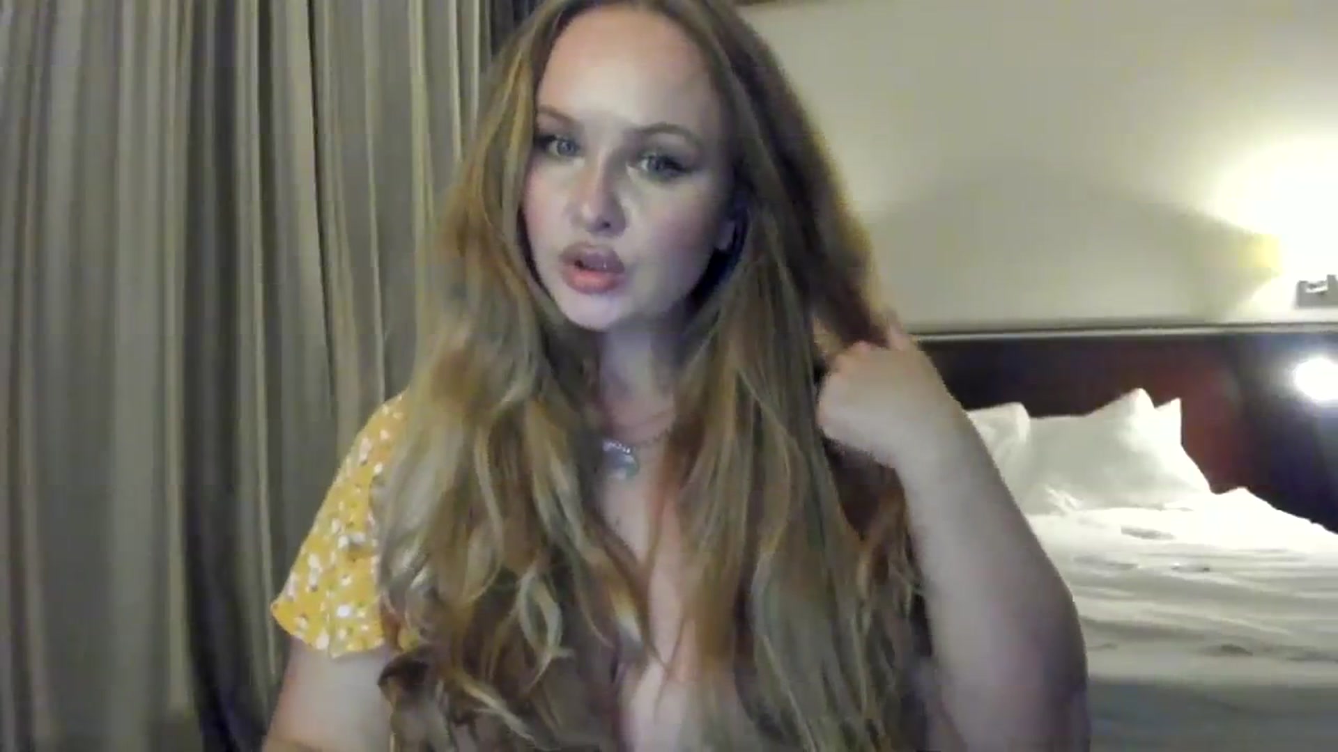 Gallery image thumbnail from F_L_E_U_R's myfreecams stream on, 08/08/2023, 21:35 image 10 of 20