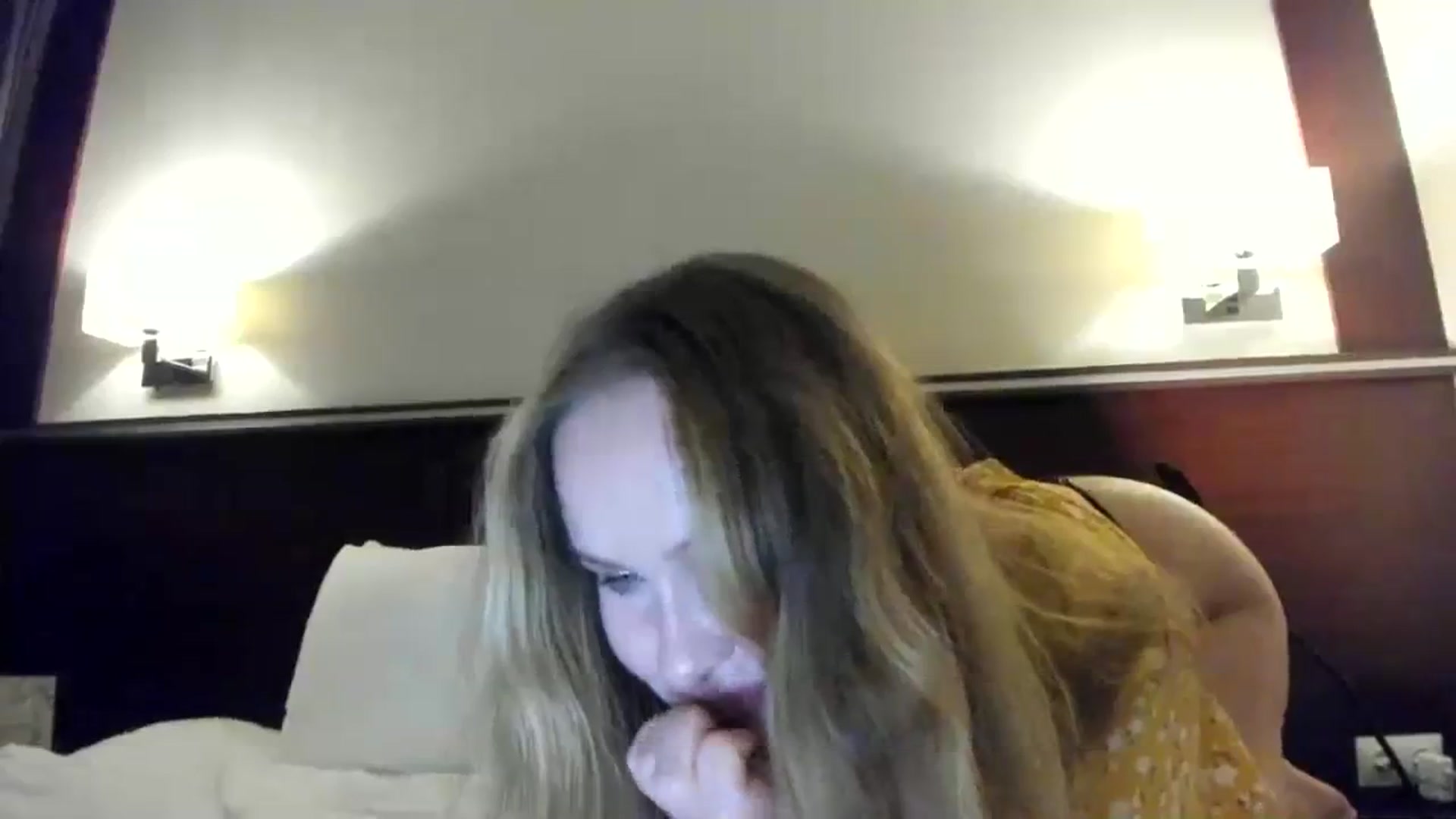 Gallery image thumbnail from F_L_E_U_R's myfreecams stream on, 08/08/2023, 23:28 image 9 of 20