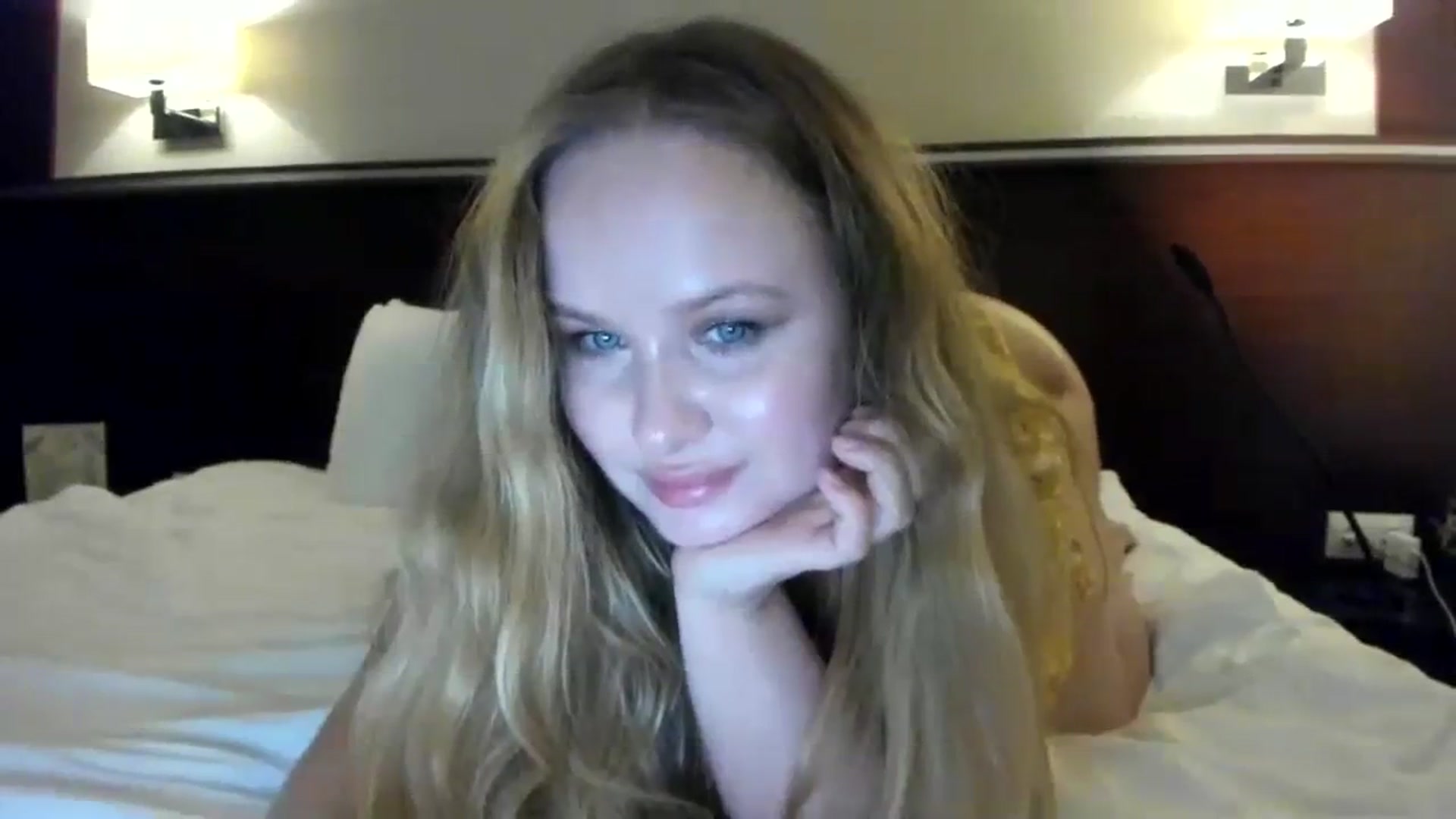 Gallery image thumbnail from F_L_E_U_R's myfreecams stream on, 08/08/2023, 23:28 image 15 of 20
