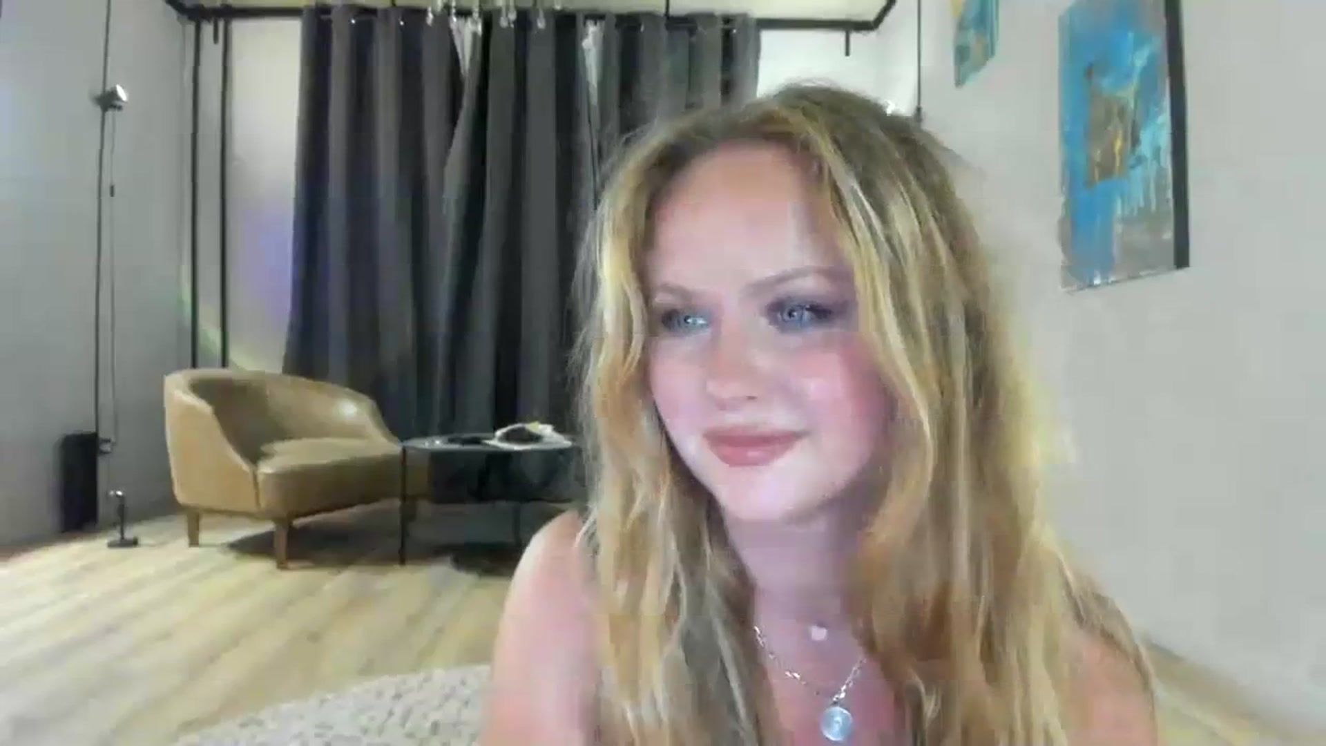 Gallery image thumbnail from F_L_E_U_R's myfreecams stream on, 08/17/2023, 22:45 image 5 of 20